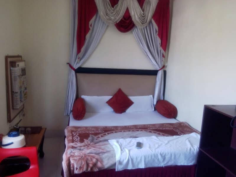 Hotel Geetanjali 2*