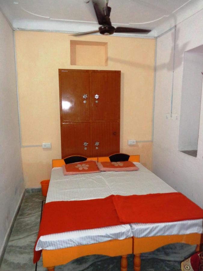 Hostel Mohan *