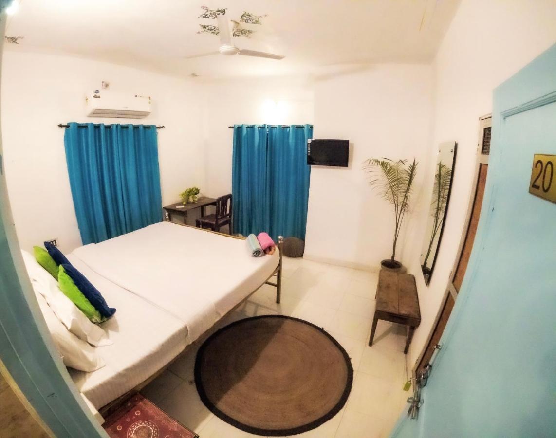 The Crawl Hostel *