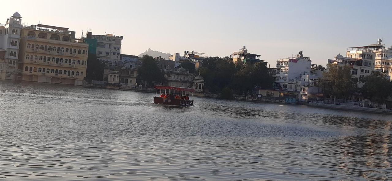 Hotel Ishwar Palace