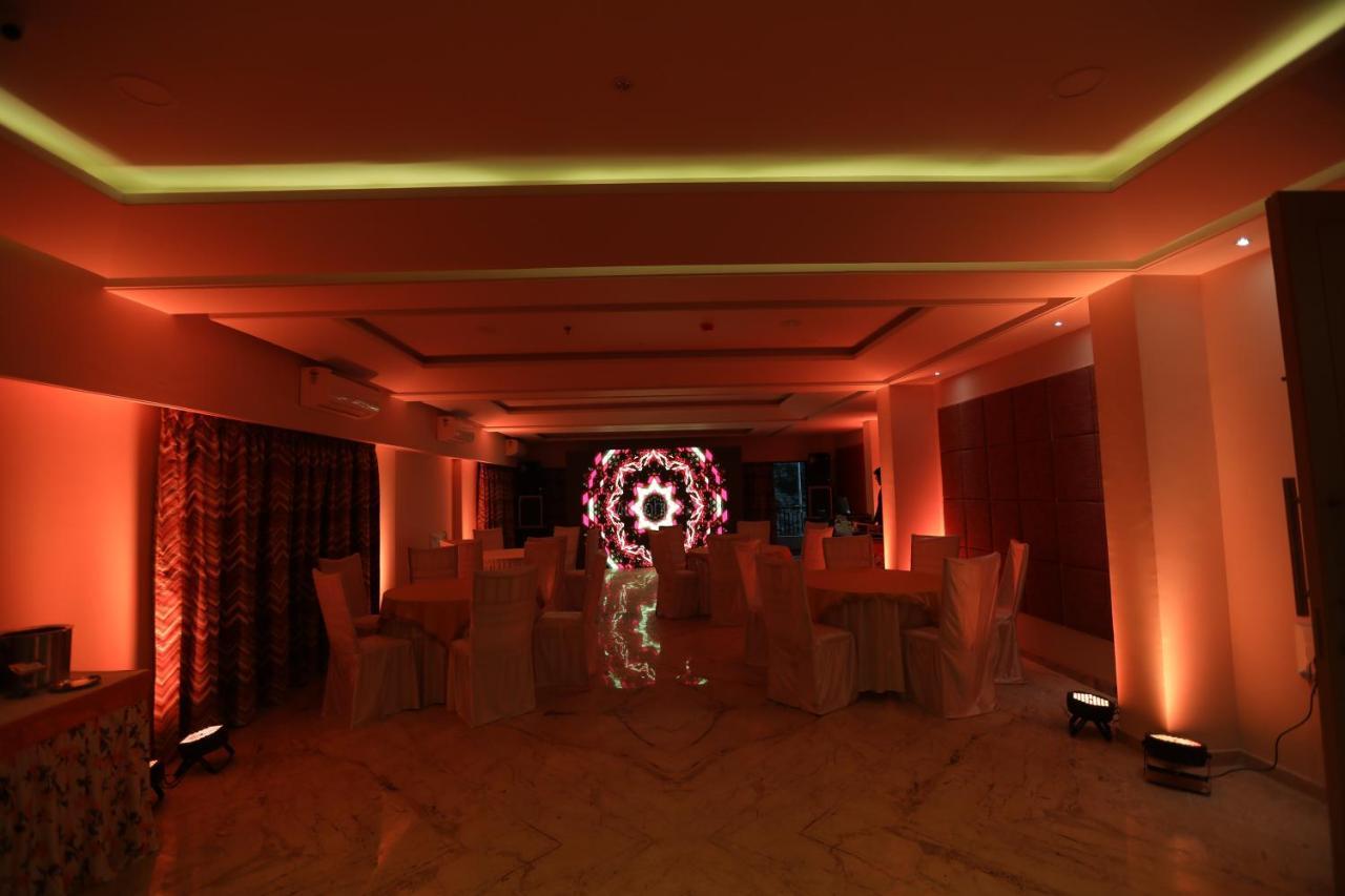 Hotel Shourya Residency Gulab Bagh 3*