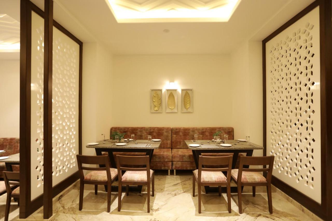 Hotel Shourya Residency Gulab Bagh 3*