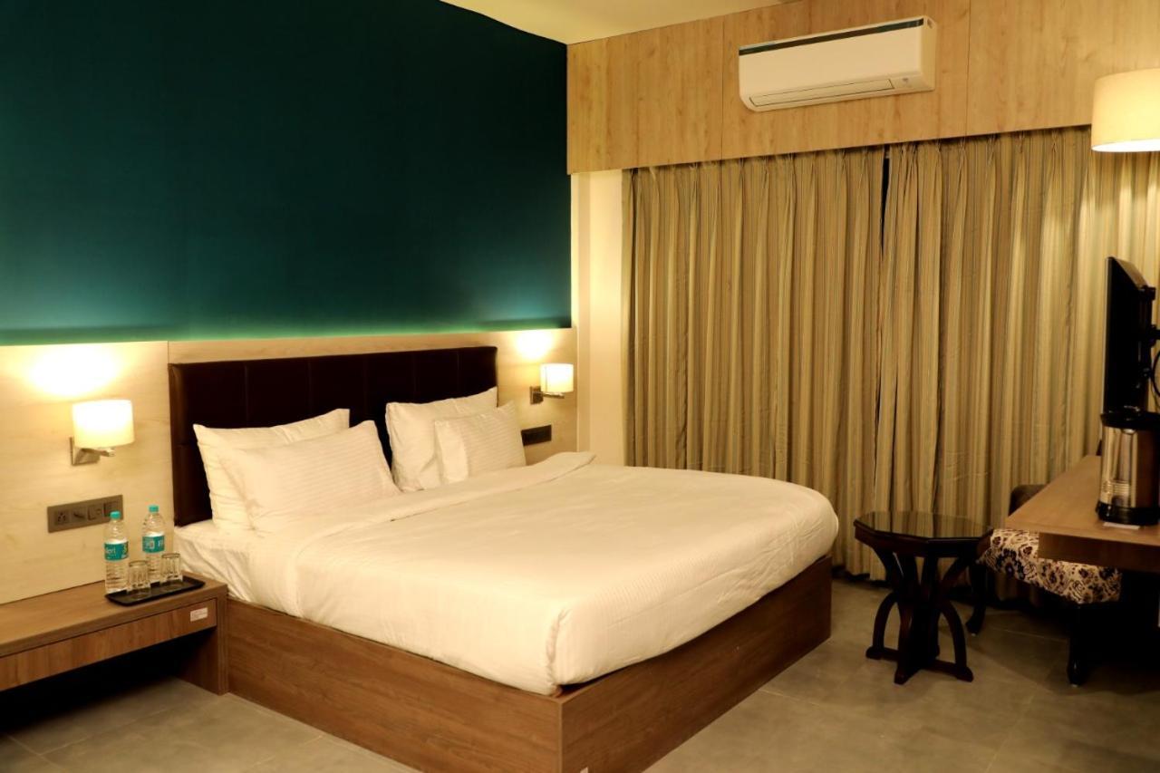 Solitaire Hotel 3*