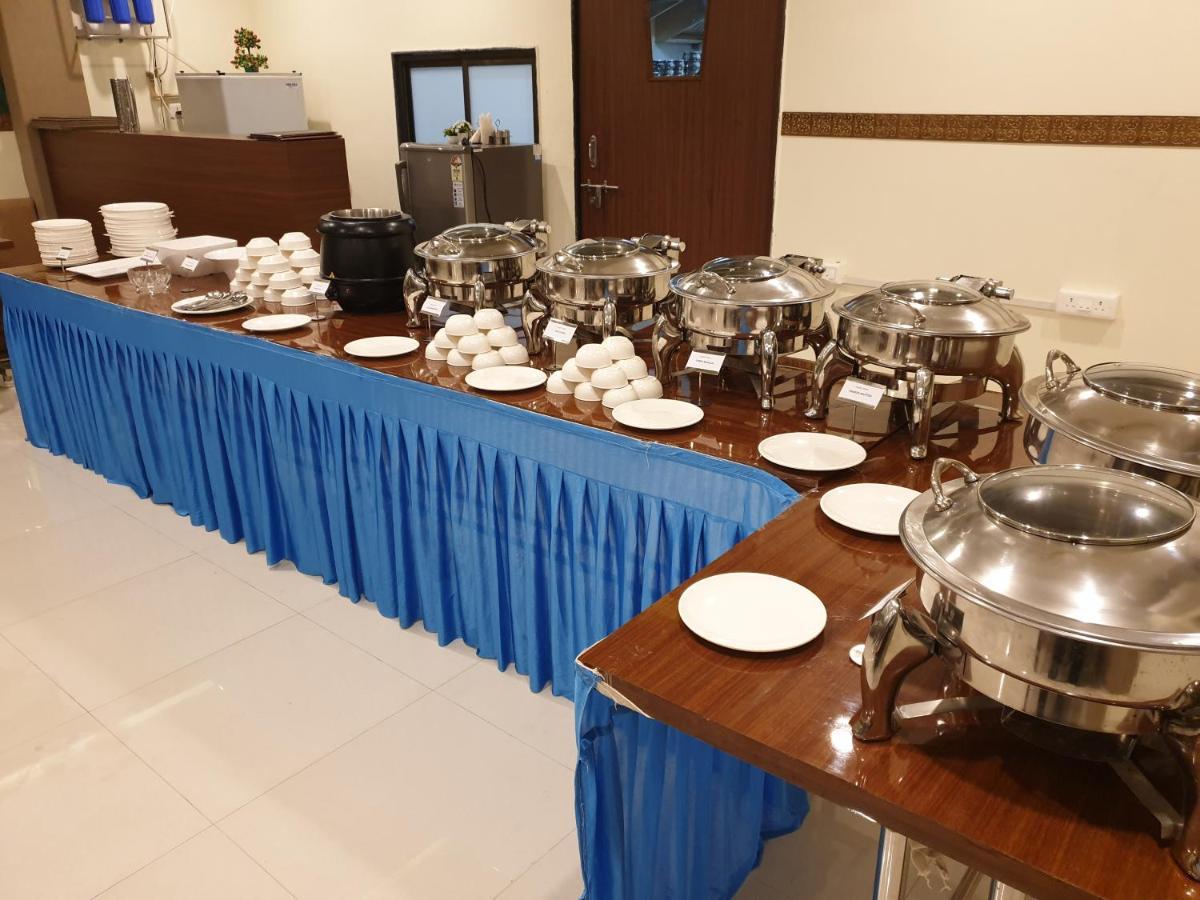 Oasis Park Hotel