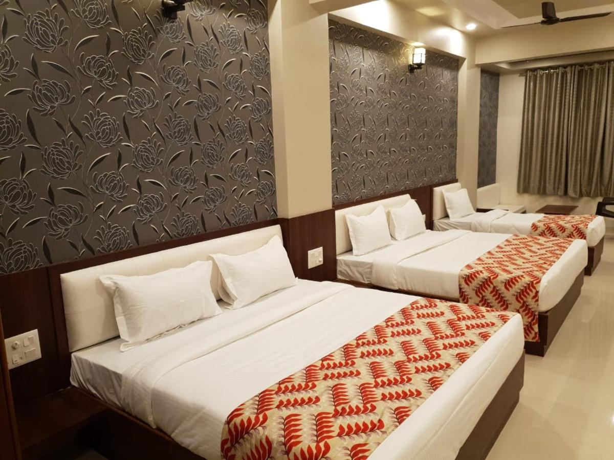 Oasis Park Hotel