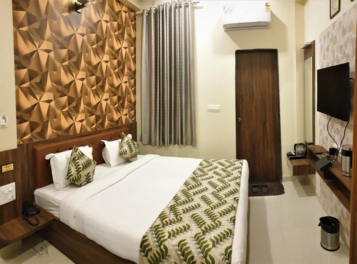Oasis Park Hotel 3*
