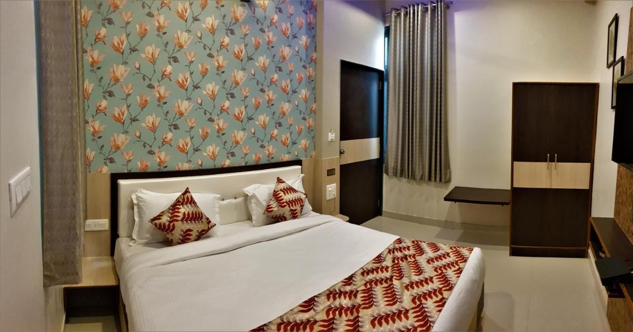 Oasis Park Hotel 3*