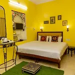 Hotel Hanuman Ghat On Lake Pichola