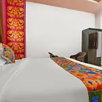 Fabexpress Shree Thakur- 700 Meter Away From Railway Station