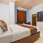 Fabexpress Shree Thakur- 700 Meter Away From Railway Station