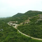 Stayvista\'S Sage Scenery - Mountain-View Villa With Infinity Pool & Terrace