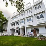 Collection O Vallabh Villas