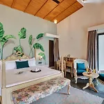 Stayvista\'S The Earthen Boutique - City Escape With Spacious Pool, Terrace, Lawn & Indoor-Outdoor Games