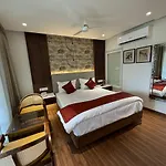 Sky Suites By The Lazy Host