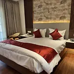 Sky Suites By The Lazy Host