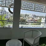 Sky Suites By The Lazy Host