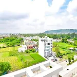Fabhotel Diamond I