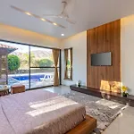 Stayvista\'S Bella Dream - Mountain-View With Outdoor Pool, Lawn Featuring A Gazebo & Indoor Games