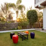 Stayvista\'S Bella Dream - Mountain-View With Outdoor Pool, Lawn Featuring A Gazebo & Indoor Games