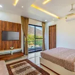Stayvista\'S Bella Dream - Mountain-View With Outdoor Pool, Lawn Featuring A Gazebo & Indoor Games