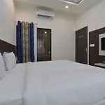 Collection O 83988 Hotel Clear Sky