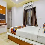 Fabhotel Lali Palace