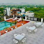 Staycation Premium De Glance Near Railway Station Udaipur