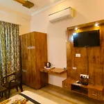 Hotel Jagat Villa Near Fatehsagar Lake