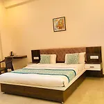 Hotel Jagat Villa Near Fatehsagar Lake