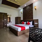 Oyo 28253 Jmd Palace