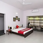 Oyo Home 10298 Near Sukhadia Circle