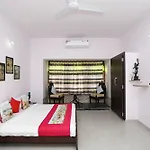 Oyo Home 10298 Near Sukhadia Circle