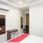 Oyo 11523 Crown Club