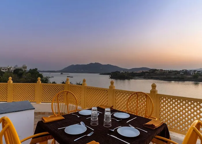 Haveli Jai Durga At Pichola Lake