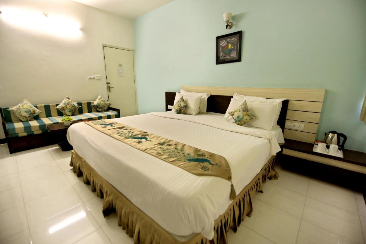 Hotel Ashish Palace