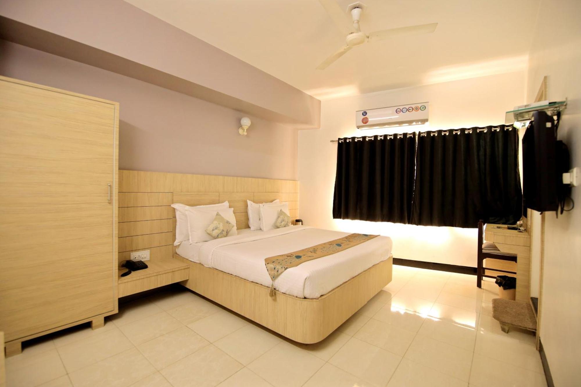 Ashish Palace 3*