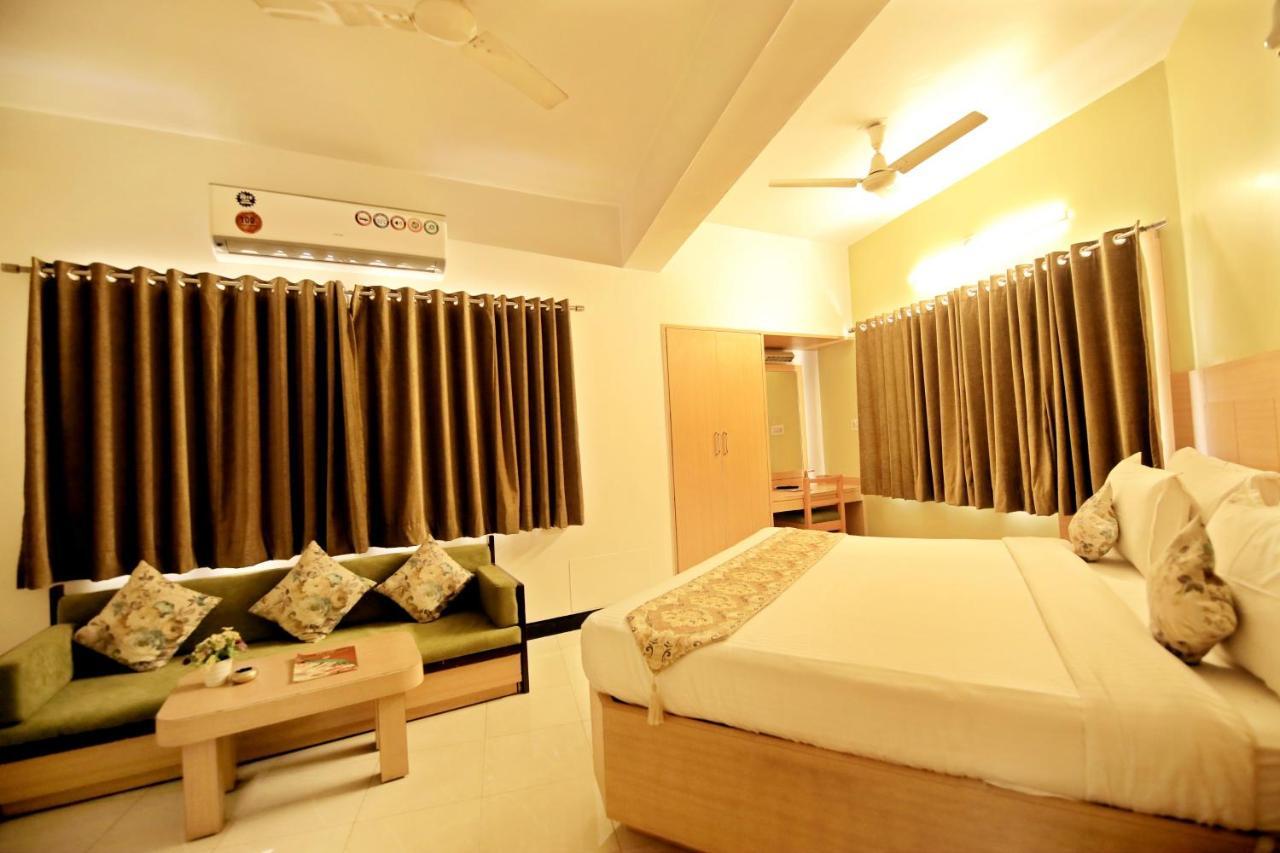 Hotel Ashish Palace