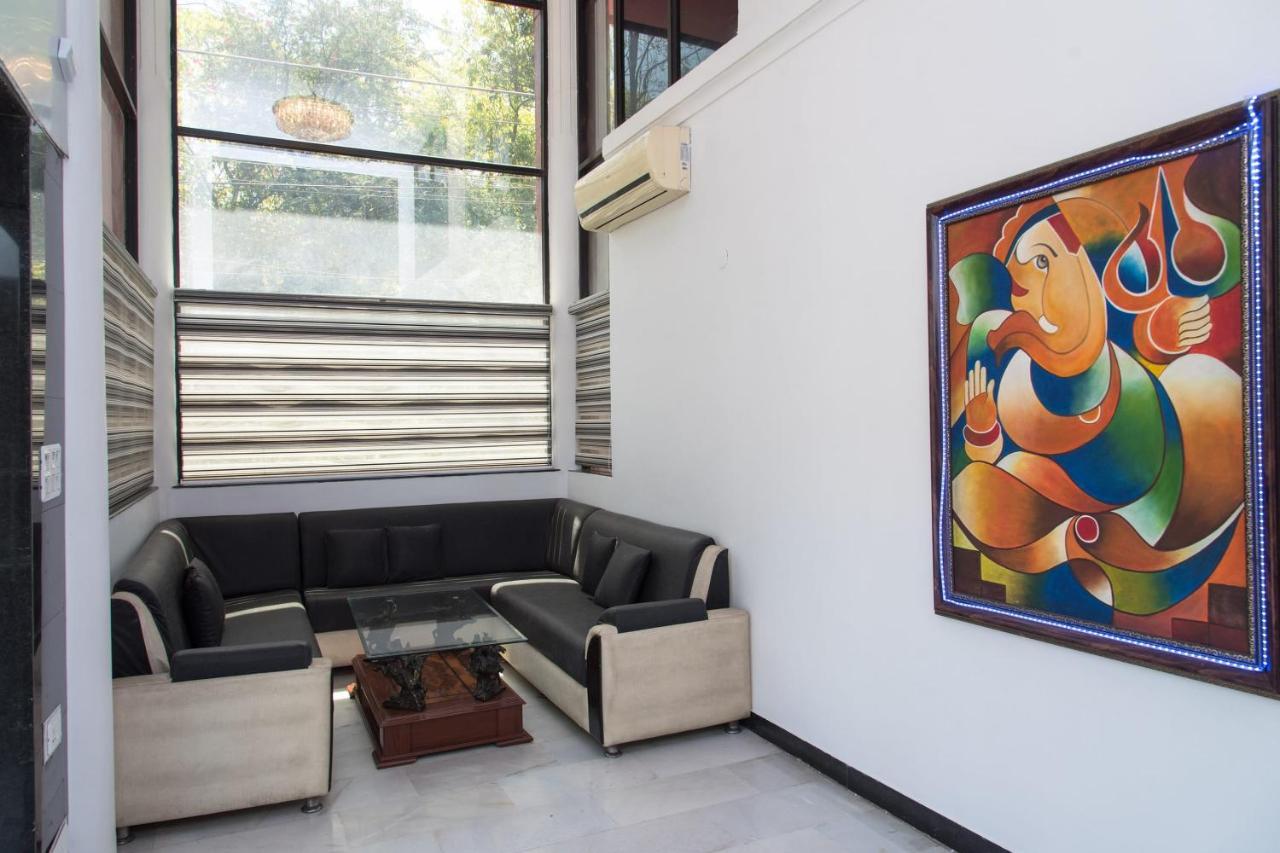 Oyo 12656 View International 3*
