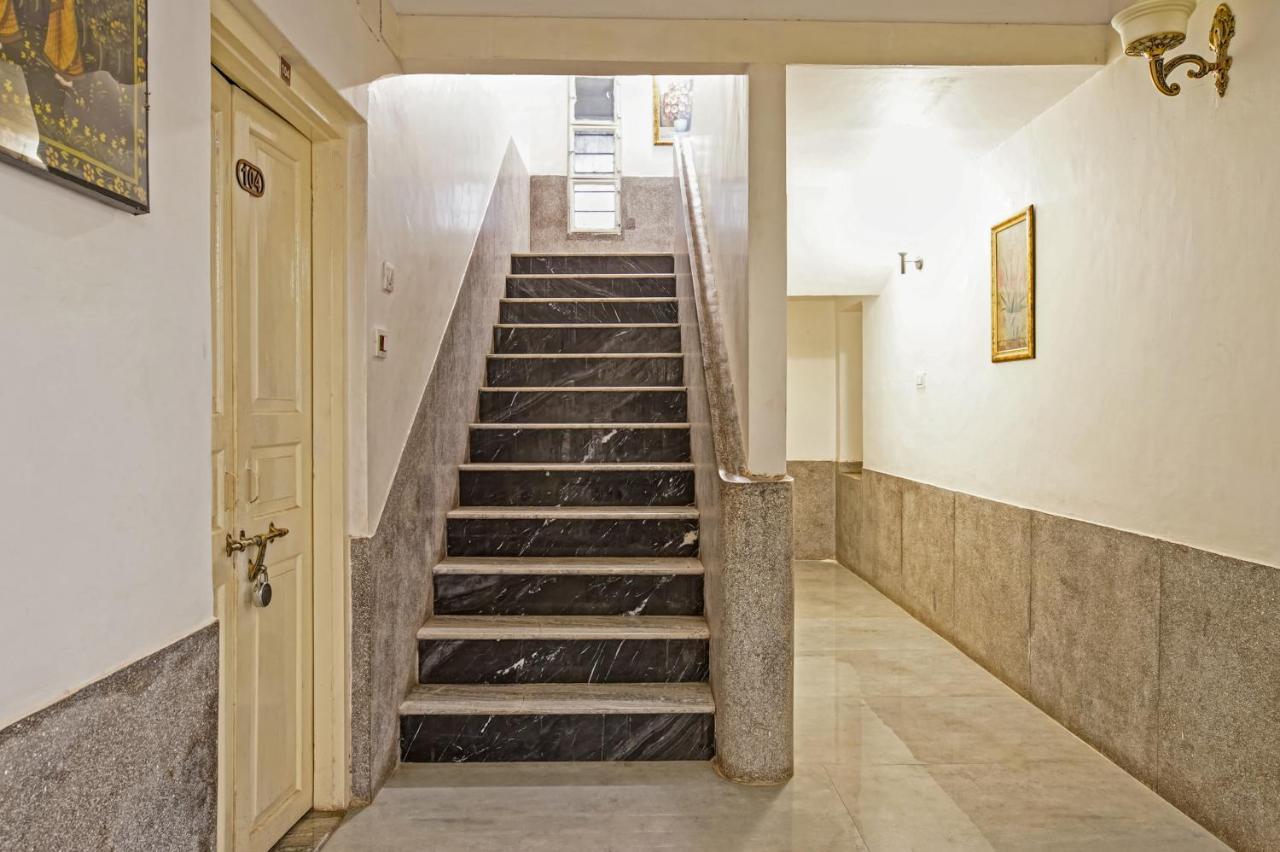 Meera Hotel