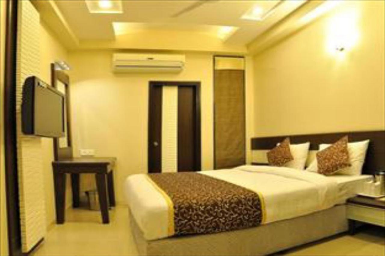 Hotel Fabhotel Shree Narayana 3*