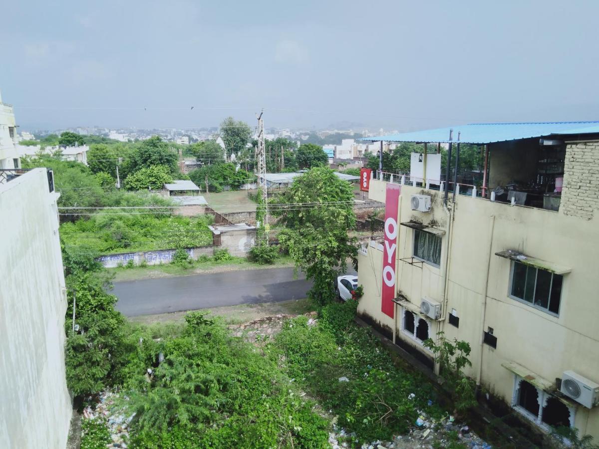 Hostel Amritchandra And *