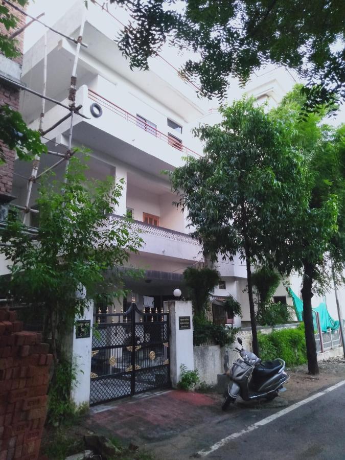 Hostel Amritchandra And *
