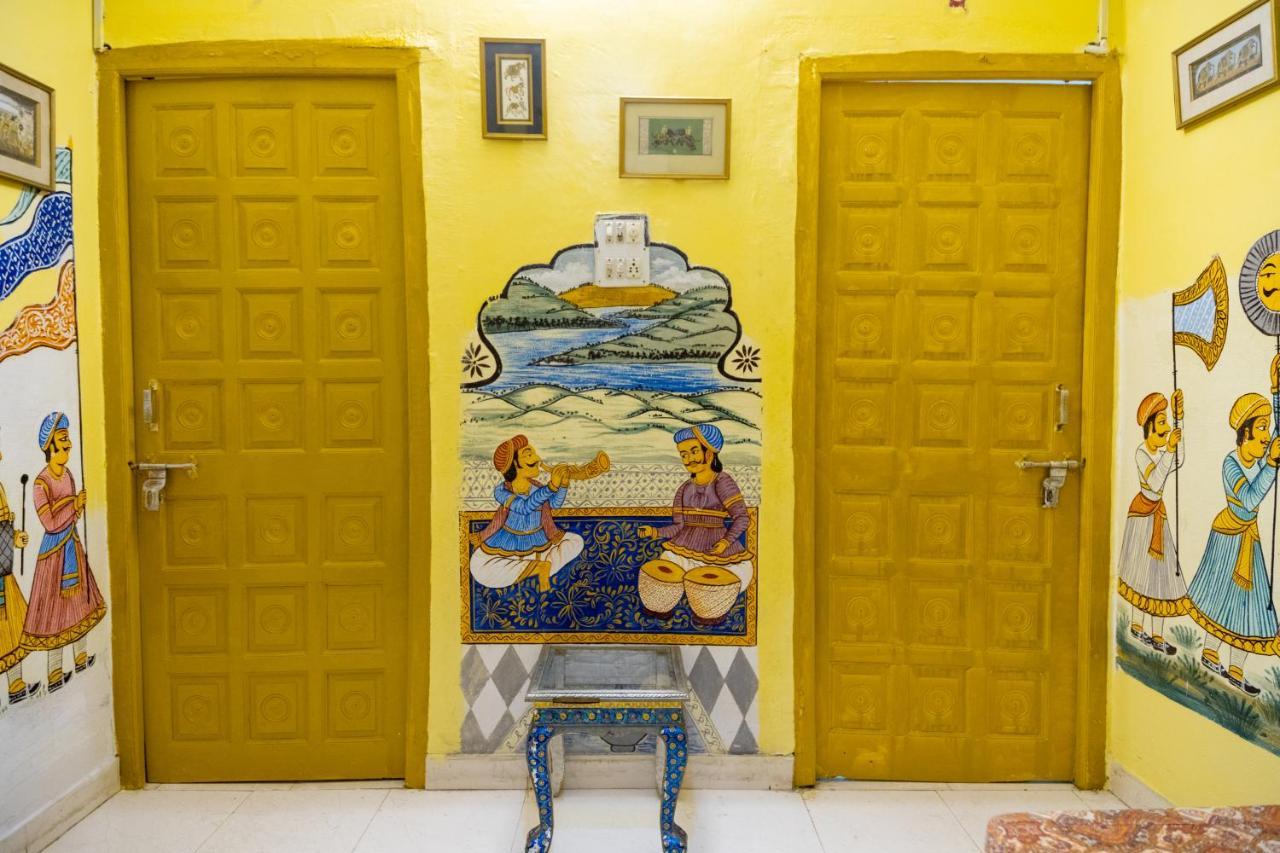 Hanuman Ghat On Lake Pichola Hotel *