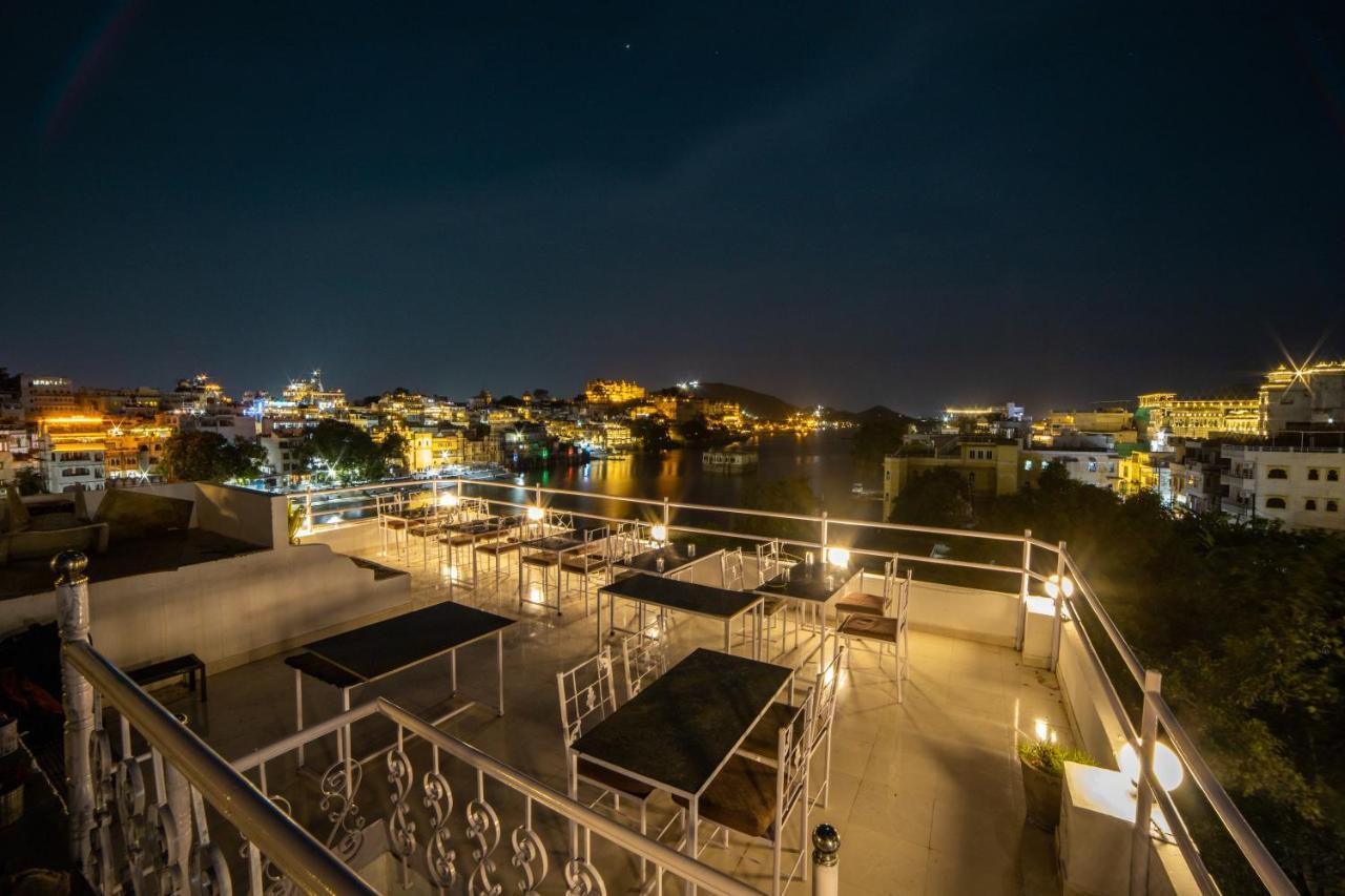 Hanuman Ghat On Lake Pichola Hotel Udaipur