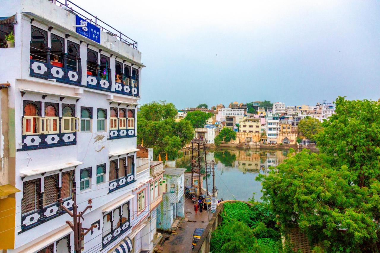 Hanuman Ghat On Lake Pichola * Udaipur