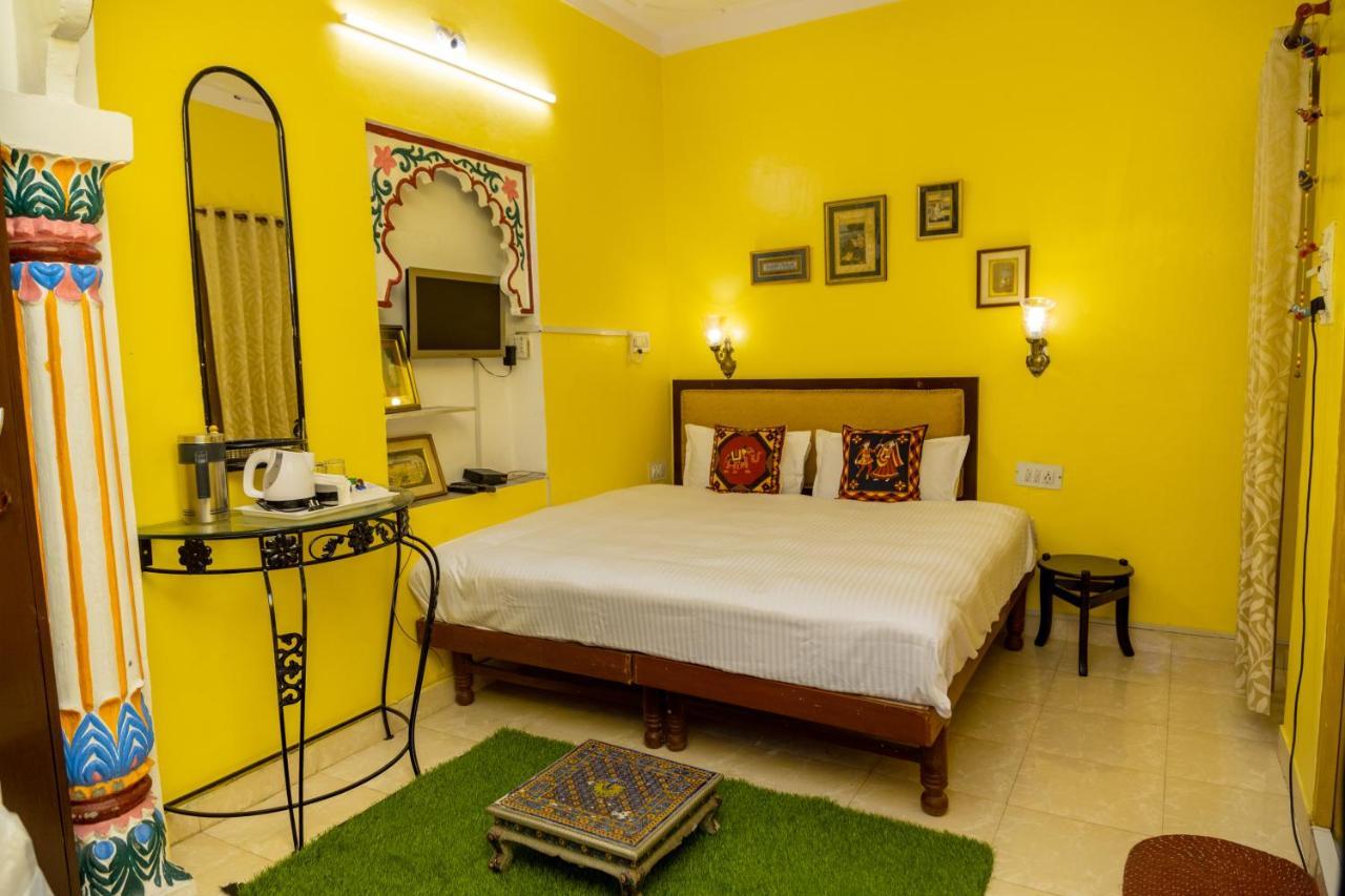 Hanuman Ghat On Lake Pichola Hotel