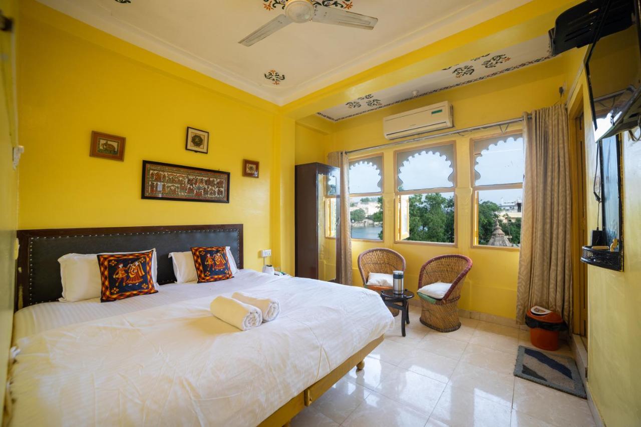 Hotel Hanuman Ghat On Lake Pichola Udaipur