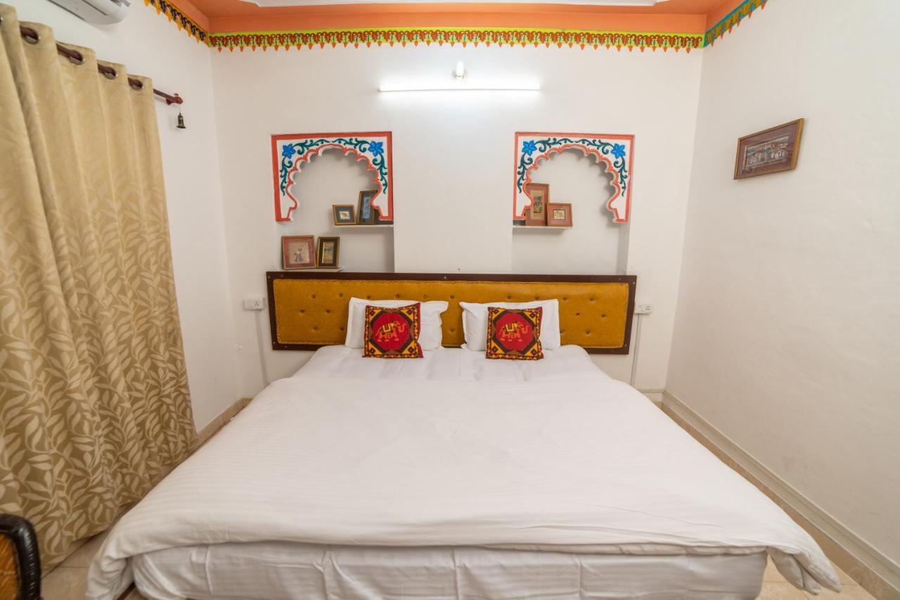 Hanuman Ghat On Lake Pichola *