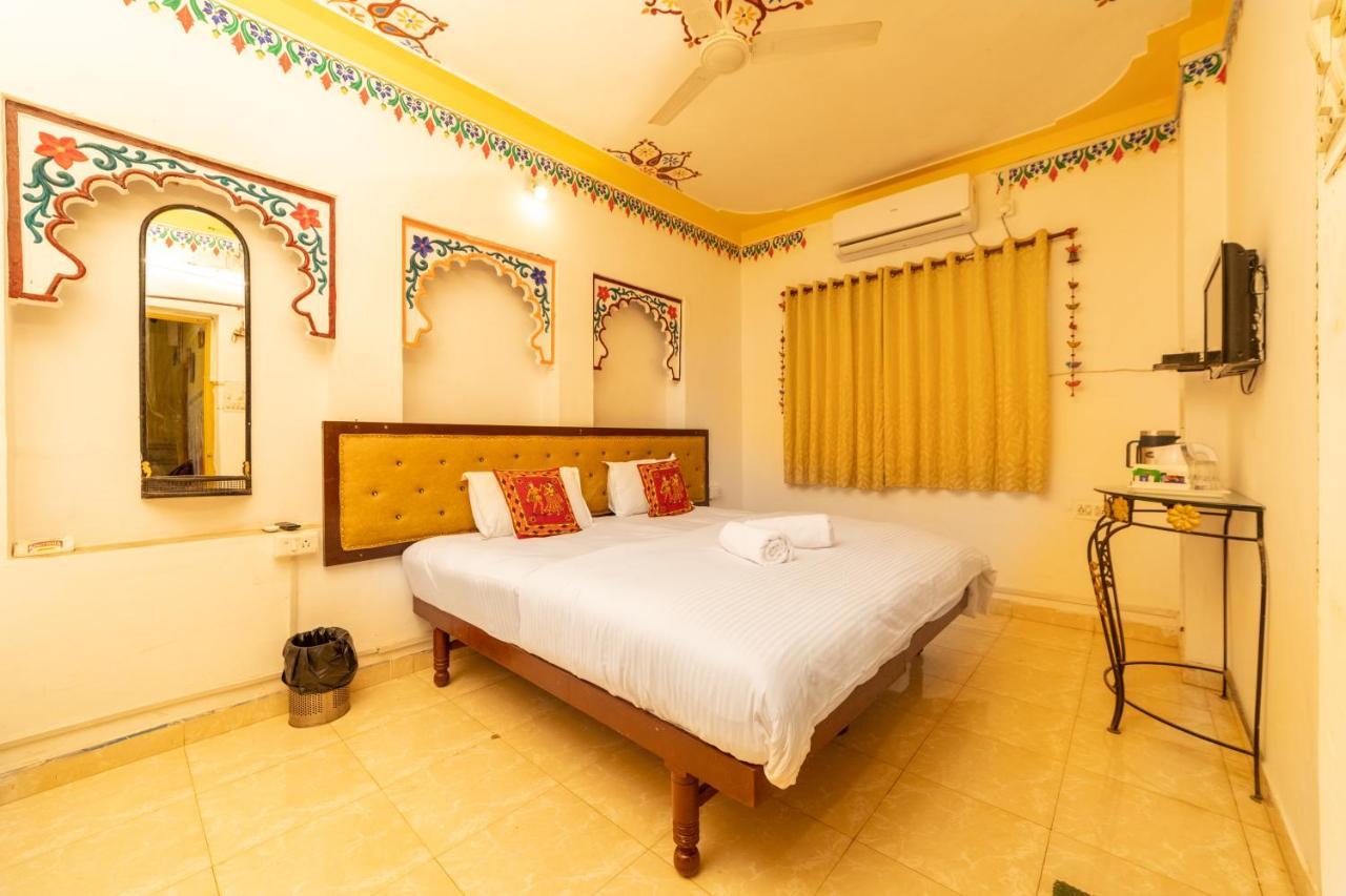 Hotel Hanuman Ghat On Lake Pichola