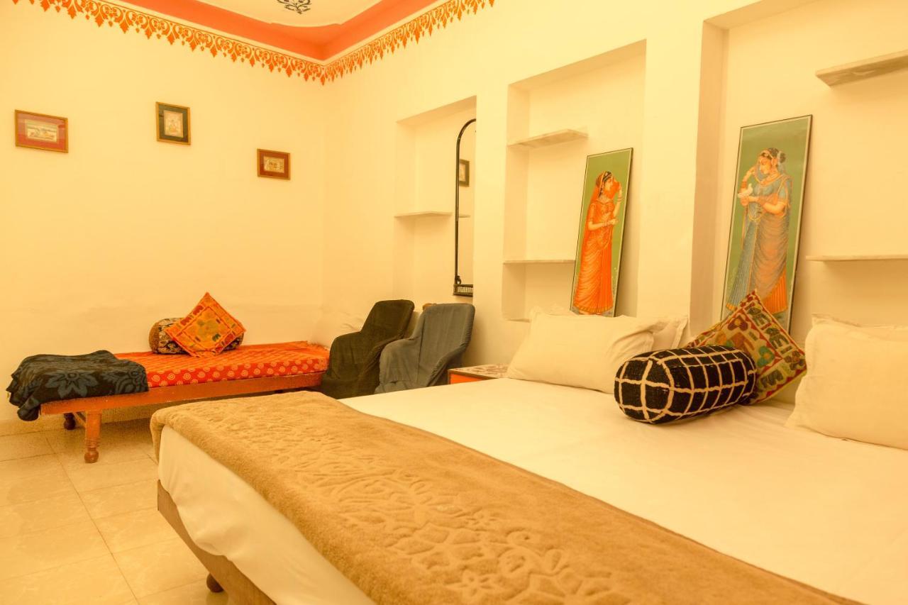 Hanuman Ghat On Lake Pichola Hotel Udaipur
